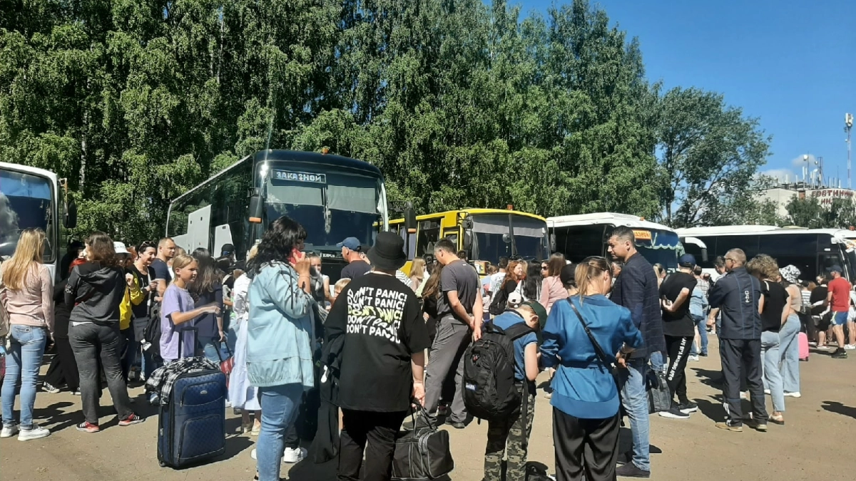 В детском лагере "Орленок" мужчина избил 13 детей и разгромил мебель