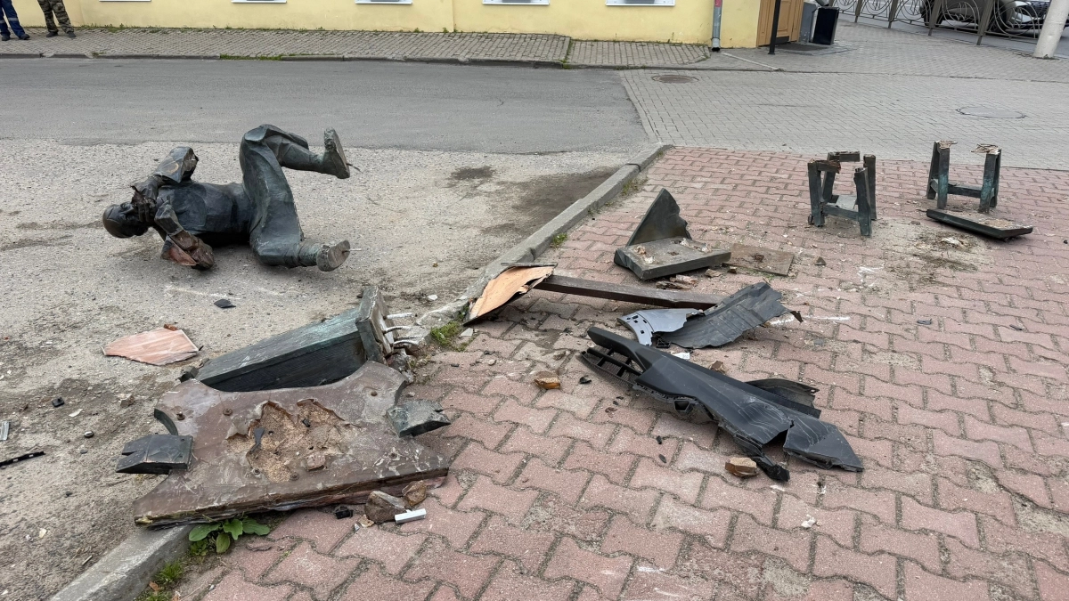  Памятник ювелиру в Костроме снесли под носом администрации