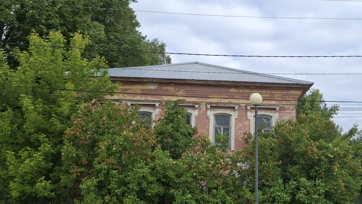 В Костроме здание старой школы выставили на торги за 1 рубль