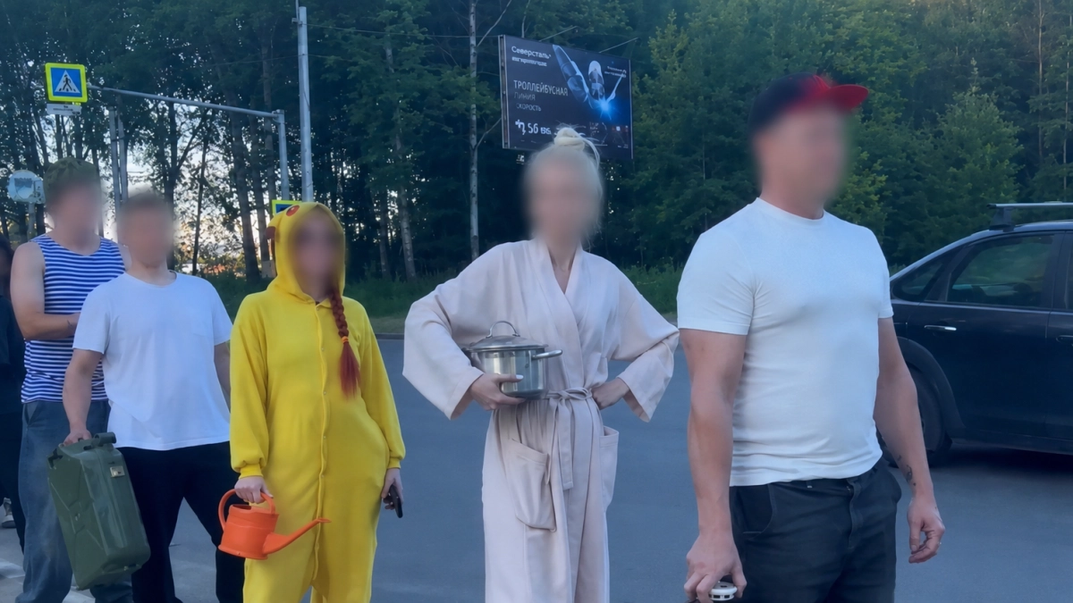 Костромичи пришли заправиться бензином с кастрюлями и чайниками 