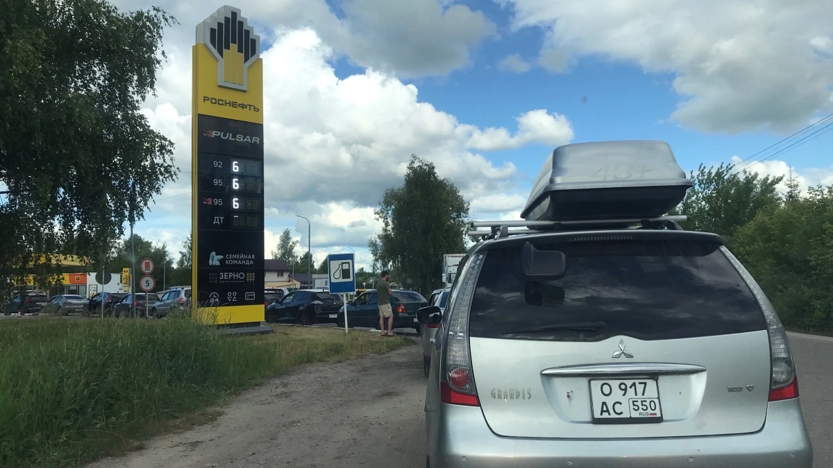 В Костроме нет бензина на 7 заправках