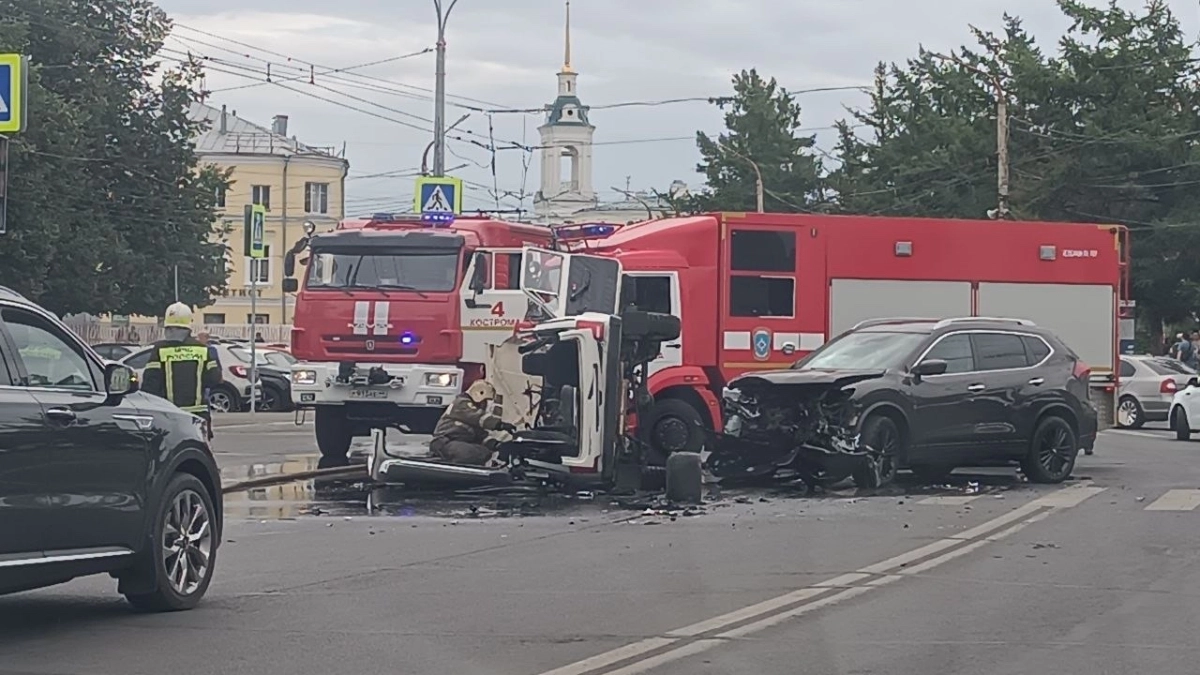 Костромич получил ранения после жесткого ДТП в центре города
