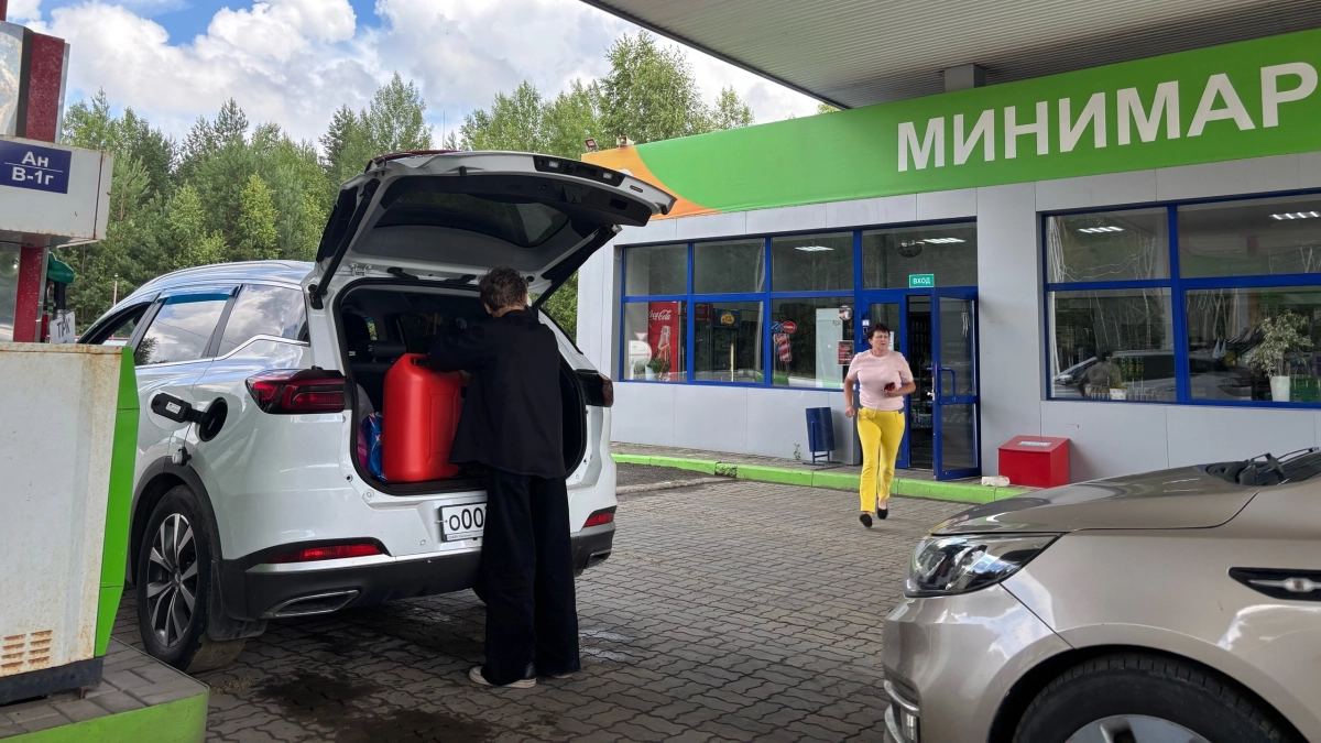Ситников приказал следить за скупающими бензин впрок костромичами