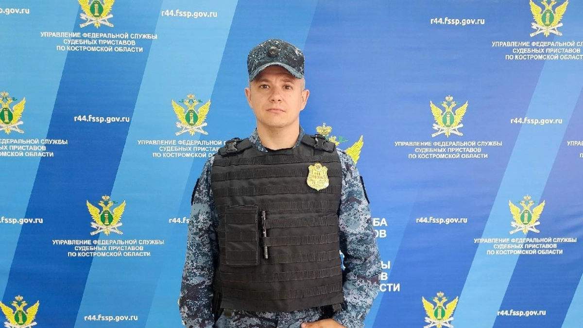 В Костроме силовик остановил кровь своей майкой и спас мужчину