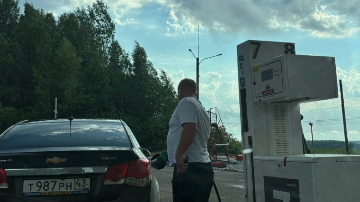 На каких заправках можно заправиться без очереди и по какой цене в Костроме