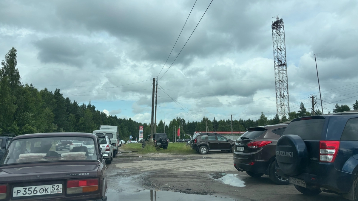 Топлива привозят больше: почему в Костроме очереди за бензином 