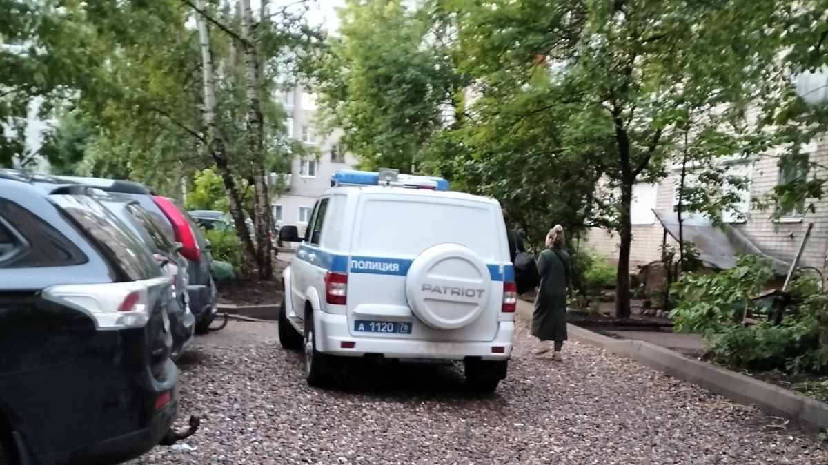  Чем помогают водителям полицейские на заправках в Костроме