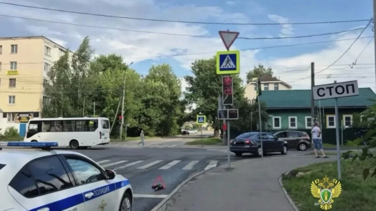 В Костроме иномарка переехала мальчика 11 лет на переходе