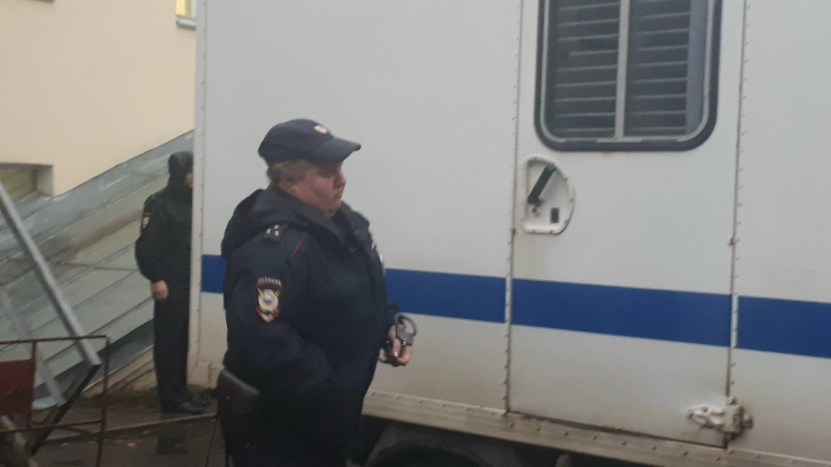 Мошенник оставил без крыш важные здания Костромы
