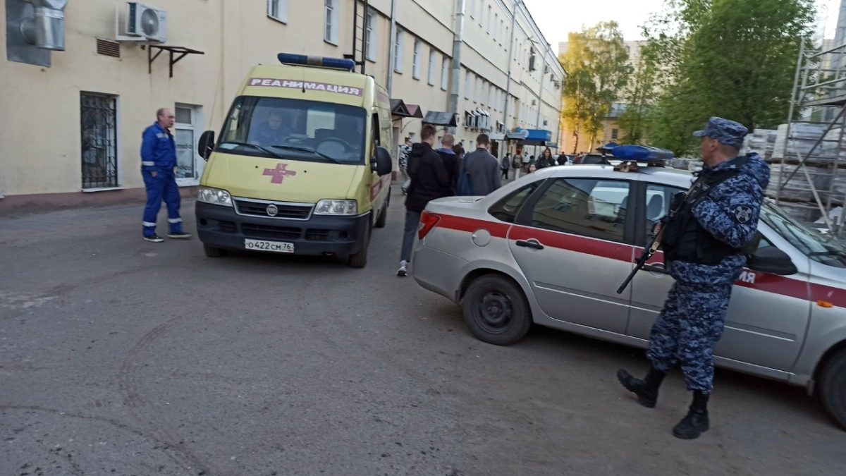 В Костроме открыли стрельбу около бара