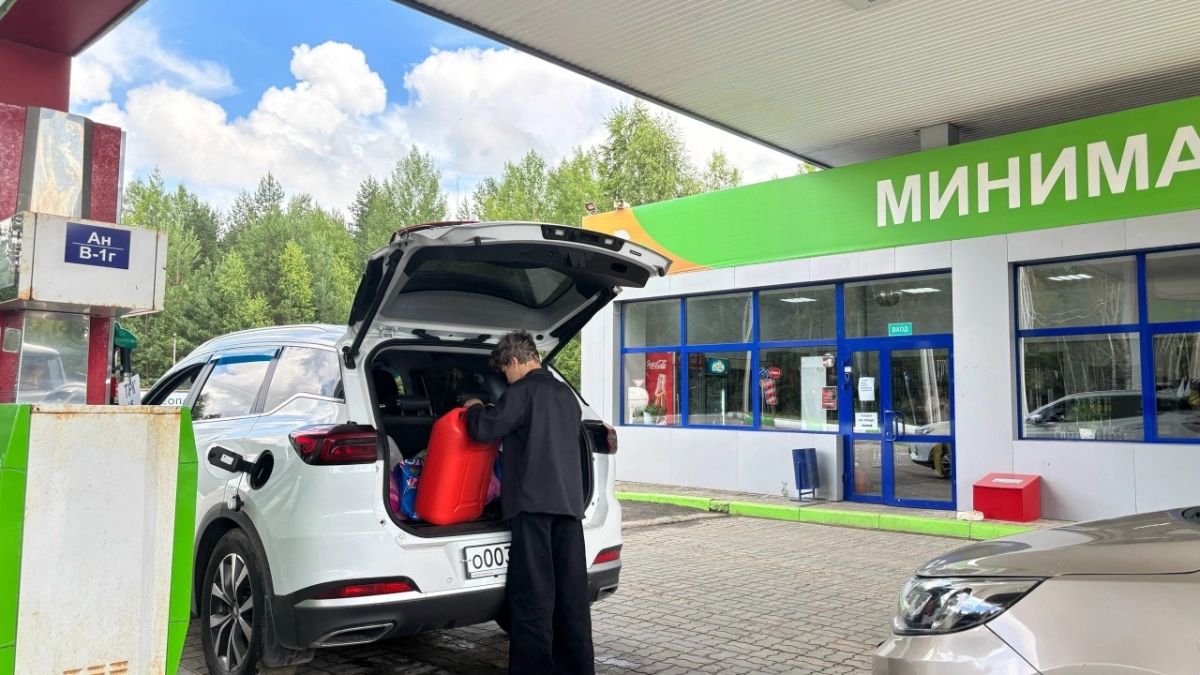 Лимиты на топливо отменили в 13 регионах: есть ли в списках Кострома