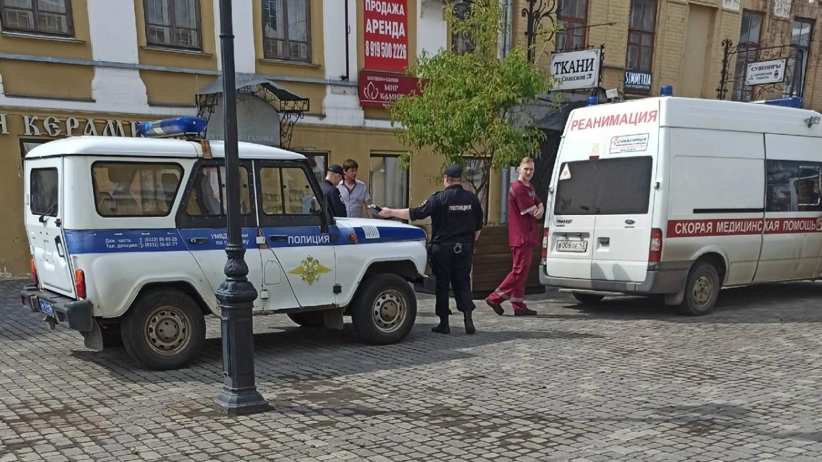 В Нерехте любовник сломал руку об мужа и разнес ему ногой нос с челюстью
