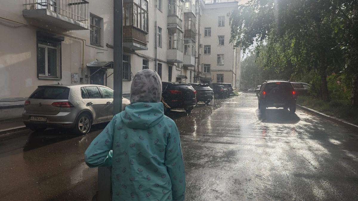 На Кострому надвигается гроза и штормовой ветер