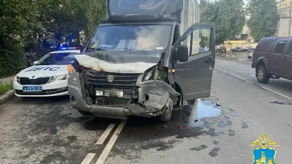  В жестком ДТП в Костроме ранена сидящая на руках у матери девочка 4 лет