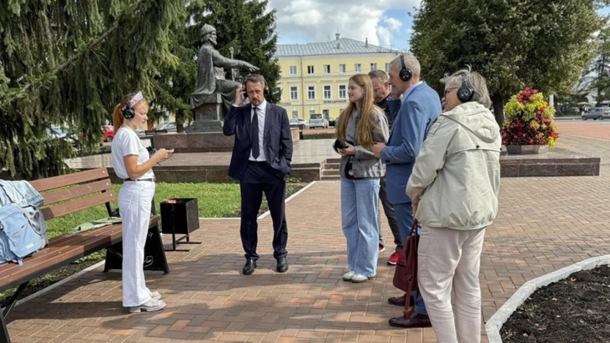 Многодетная мама из Костромы превратила прогулки по городу в интерактивное шоу