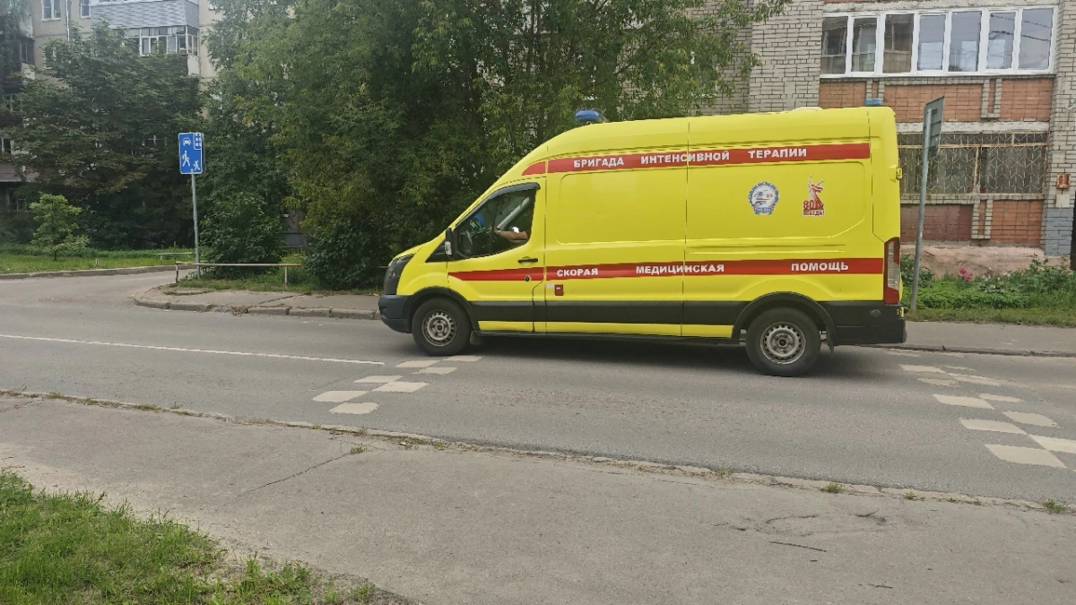 Под Костромой юный байкер влетел в иномарку