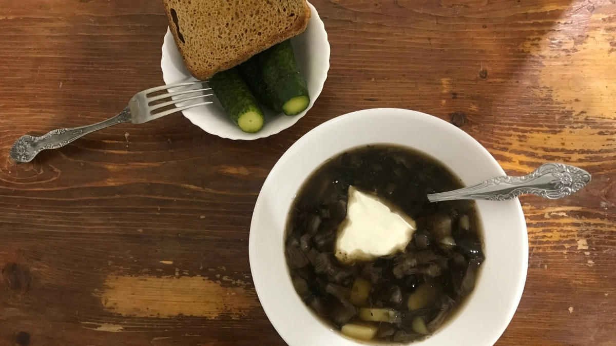 Когда солить суп, чтобы мясо было мягким, а овощи не разварились: запомните сами и маме расскажите