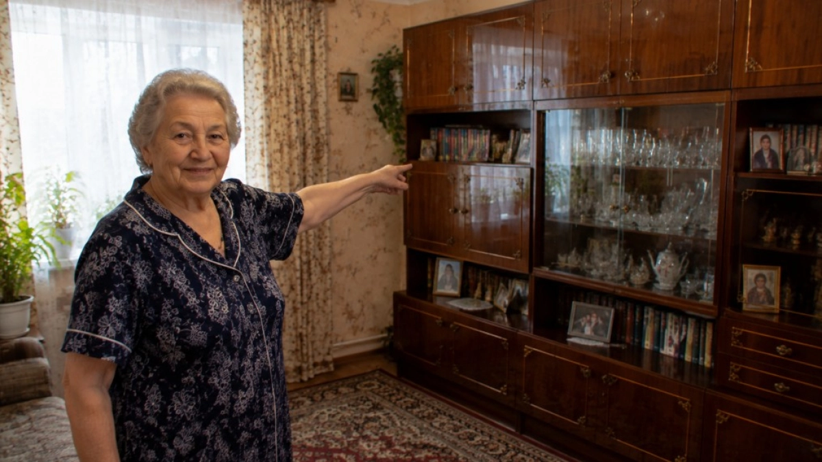 Минимализм в прошлом, бабушкина «стенка» — хит 2026: вот почему советская мебель снова в моде 