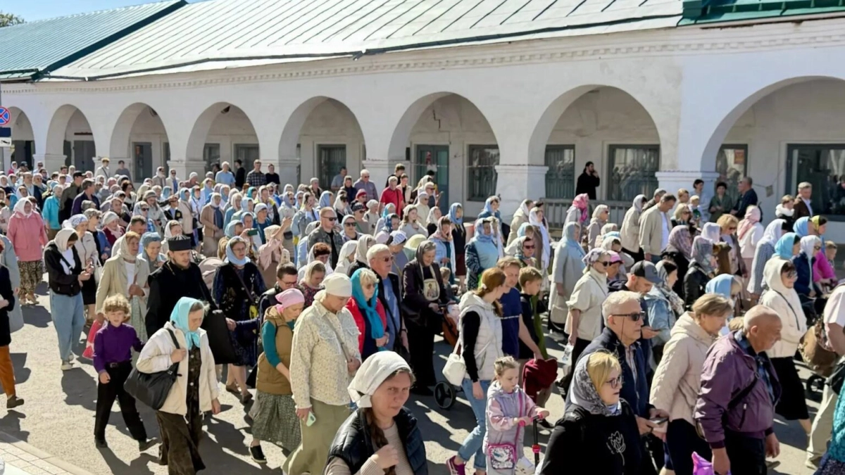 Крестный ход к храму Спаса-на-Запрудне собрал более 2500 костромичей