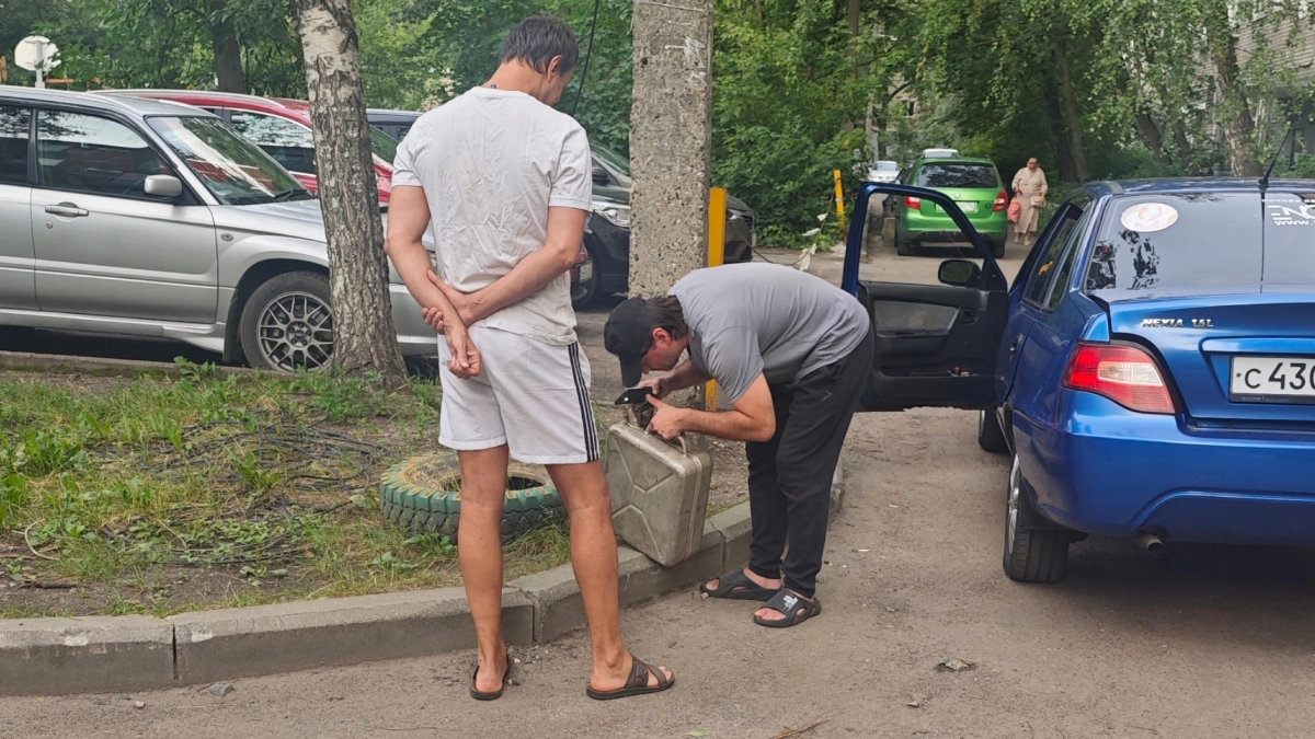 Прятавший канистры водитель случайно сжёг на заправке машину