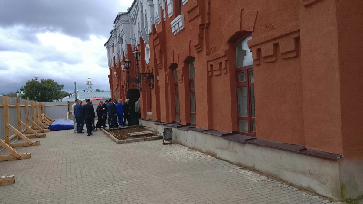Решето вместо крыши и затопленный подвал: что творится в Театре кукол Костромы