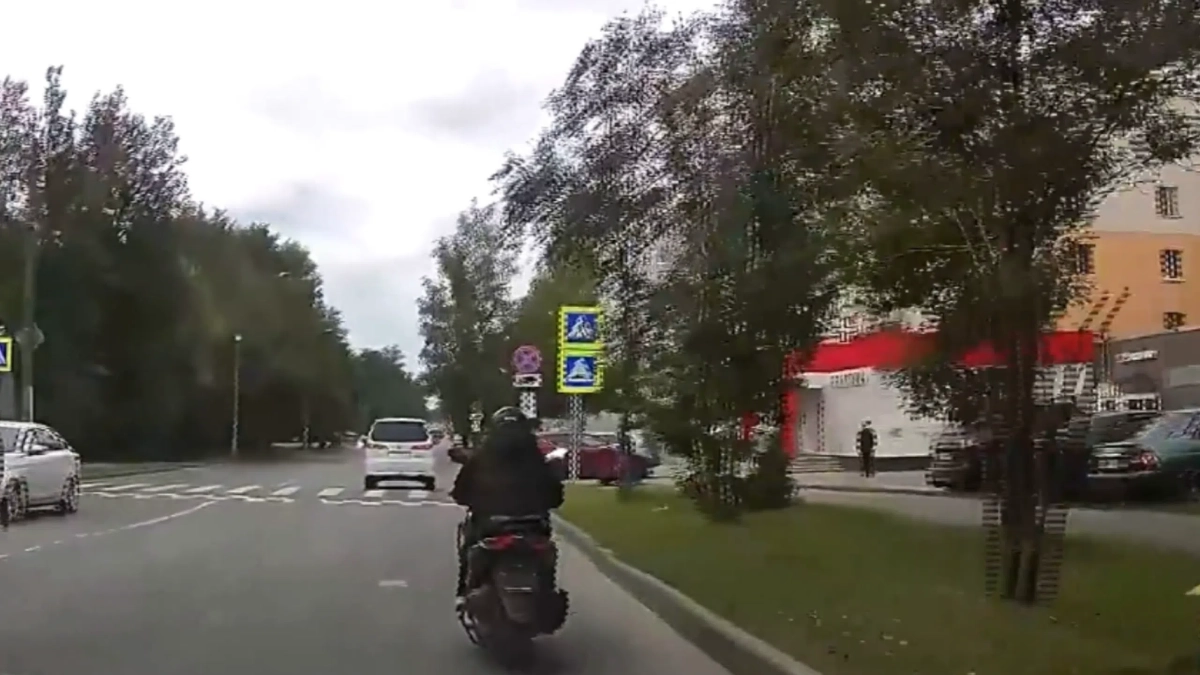 В Костроме пьяная женщина на мопеде дважды попалась силовикам