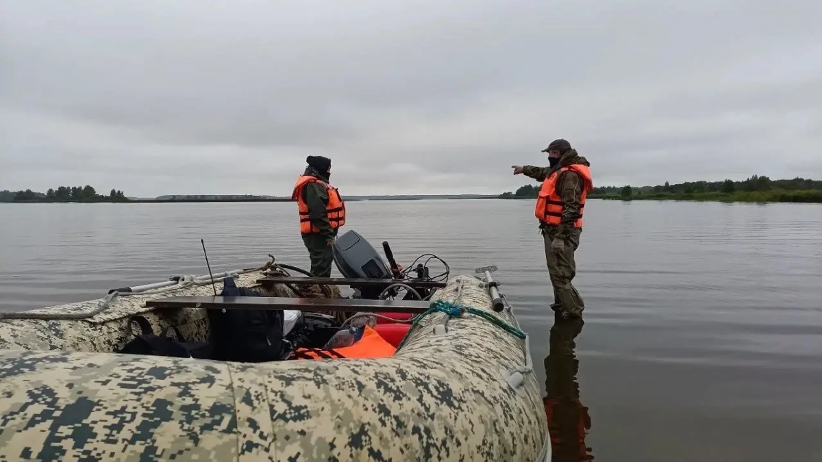Водолазы обследуют Южный канал в поисках пропавших костромичей