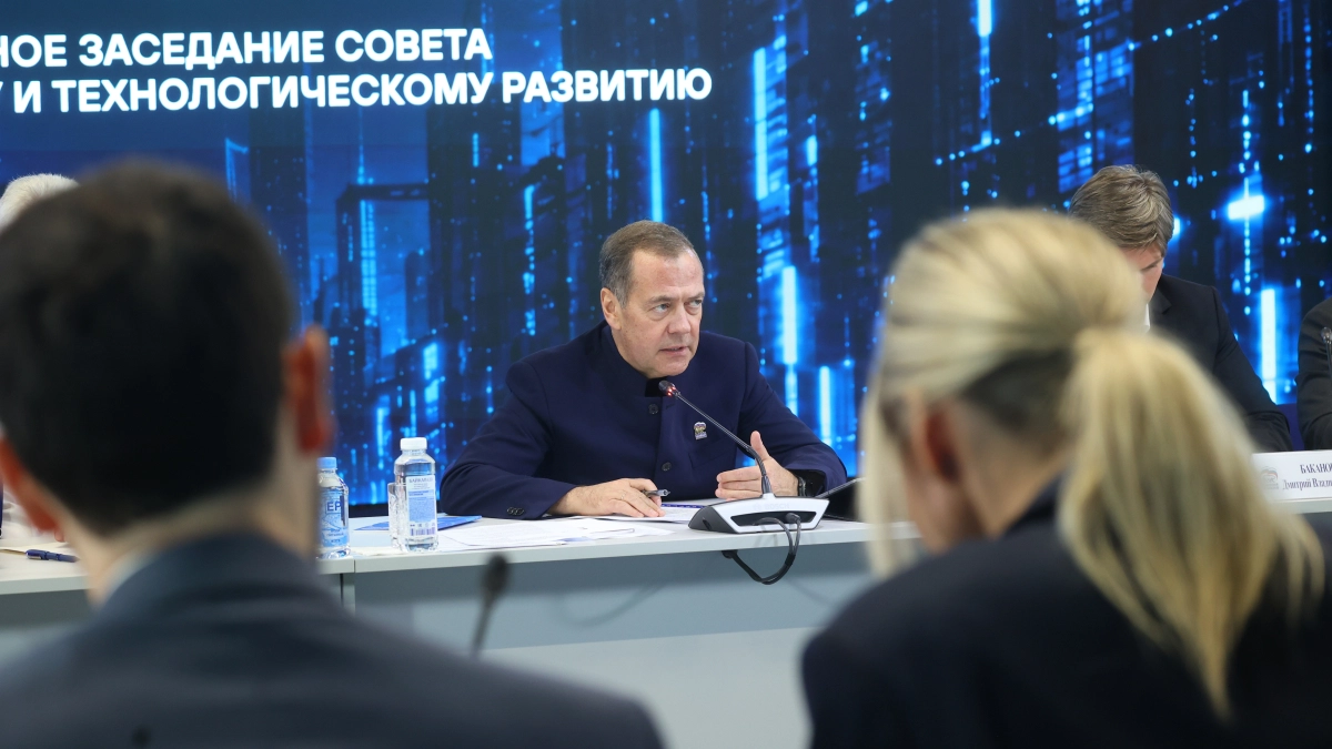 Дмитрий Медведев назвал скорость внедрения технологий ключевым фактором лидерства страны