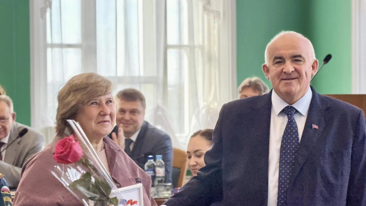 Украсившая Кострому цветами женщина получила букет от Ситникова