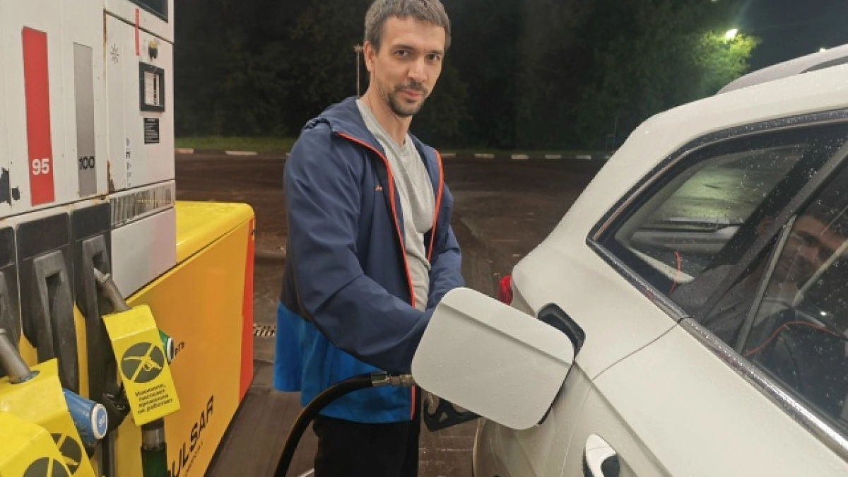 Аналитики нашли заправки с 95 бензином в Костроме по утрам