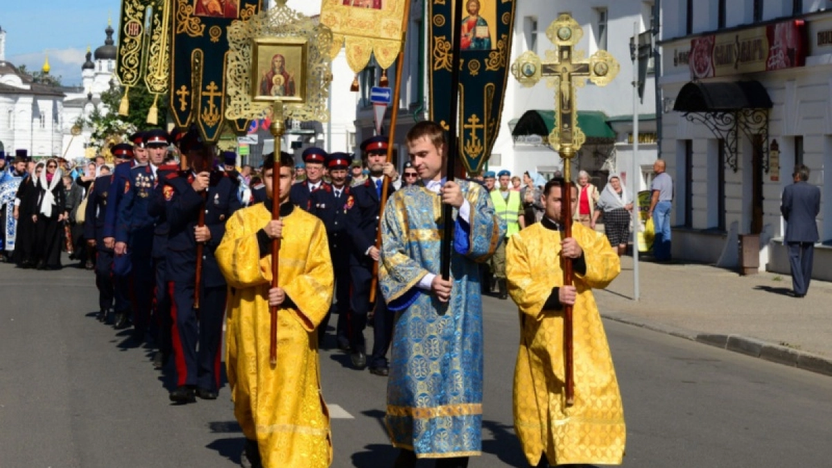 В Костроме перекроют улицы из-за крестного хода к Святому озеру