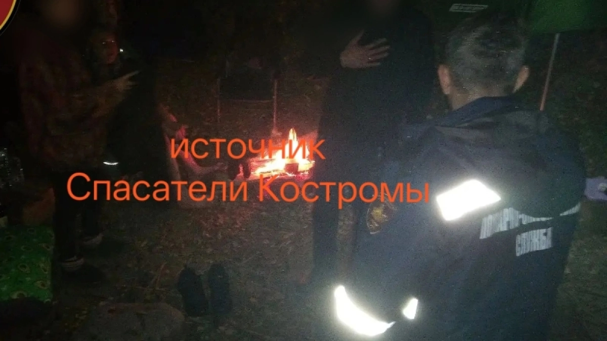 Рыбак выпал из лодки посреди Волги под Костромой