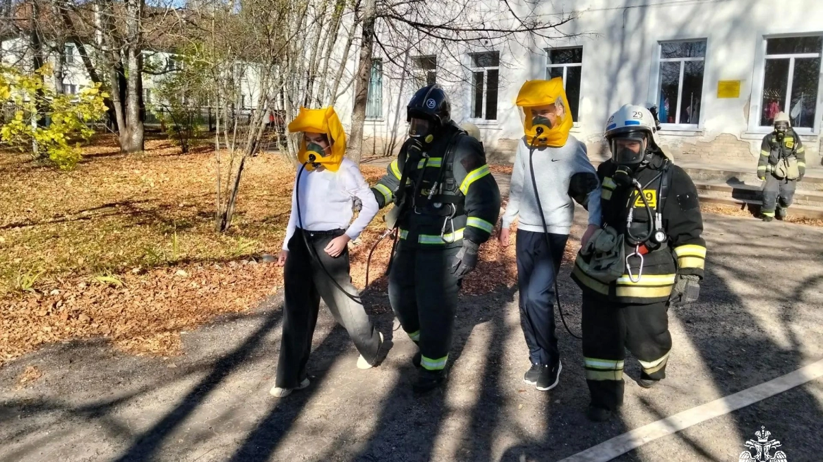 В Костроме из школы эвакуировали 130 детей в противогазах