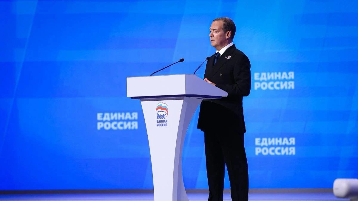 Партия "Единая Россия" поддерживает учителей и обновляет школы
