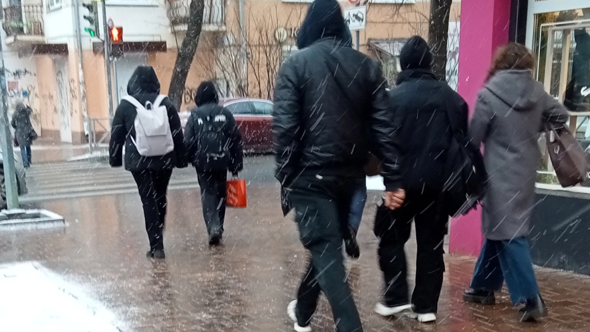 Снегопад и первые сугробы надвигаются на Кострому